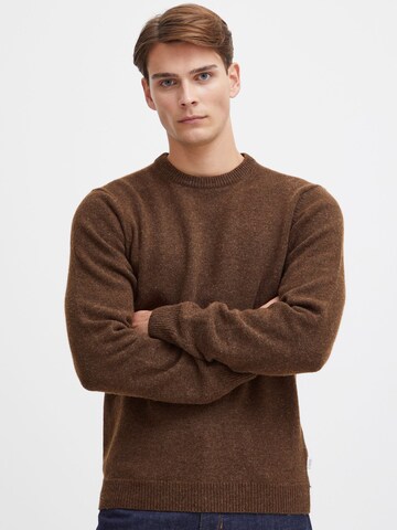 Casual Friday - Jersey 'KARL' en marrón: frente