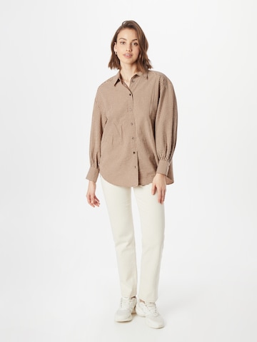 Monki Blouse in Bruin