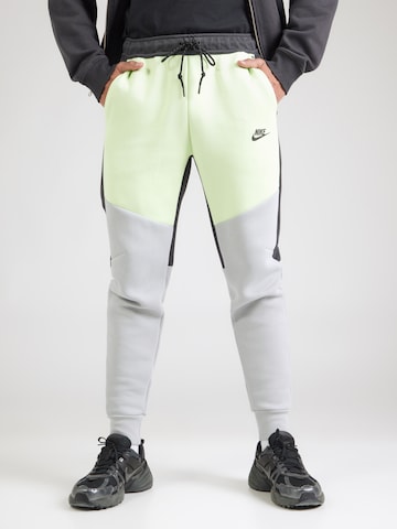 Tapered Pantaloni 'TCH FLC' di Nike Sportswear in giallo: frontale