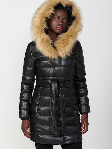 Parka d’hiver KOROSHI en noir : devant