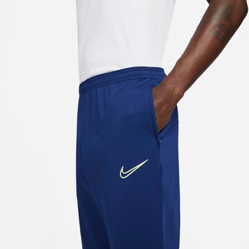 NIKE Tapered Sporthose in Blau