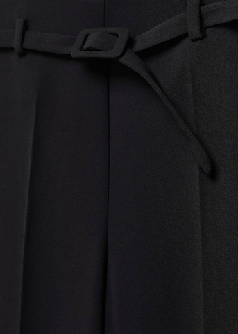 MANGO Rozkloszowany krój Spodnie w kant 'Iguana' w kolorze czarny
