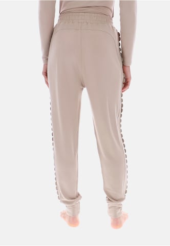 Effilé Pantalon Ted Baker en gris