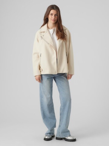 VERO MODA Välikausitakki 'PEMMY' värissä beige