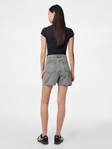 Baggy Jeans 'PCAbbi' di PIECES in grigio