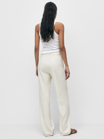 Pull&Bear Normalny krój Spodnie w kant w kolorze biały