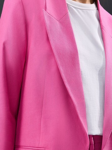 Next Blazer in Pink