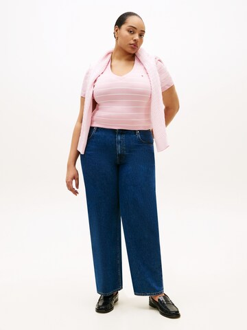 Tricou 'CODY' de la Tommy Hilfiger Curve pe roz