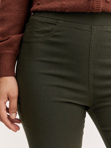 Skinny Pantaloni sportivi ' BYKeir ' di b.young in verde
