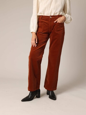 Bootcut Pantalon 'Sakari' Deeluxe en rouge