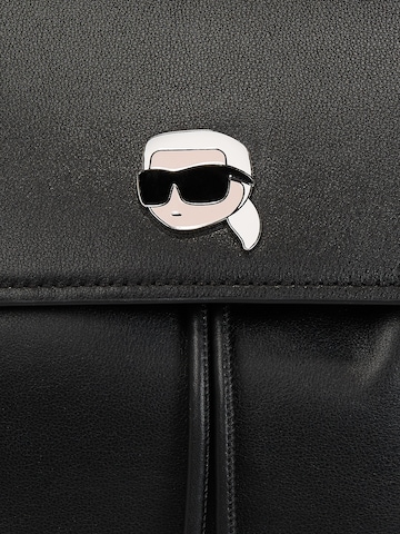 Karl Lagerfeld Seljakott 'Ikonik Flap', värv must