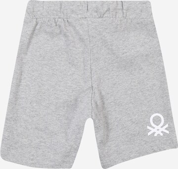 UNITED COLORS OF BENETTON Regular Shorts in Grau