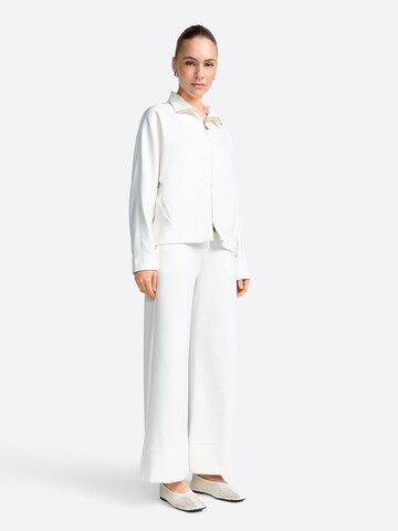 Regular Pantaloni de la Rich & Royal pe alb