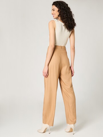 Regular Pantalon à pince 'Rosie' Guido Maria Kretschmer Women en beige