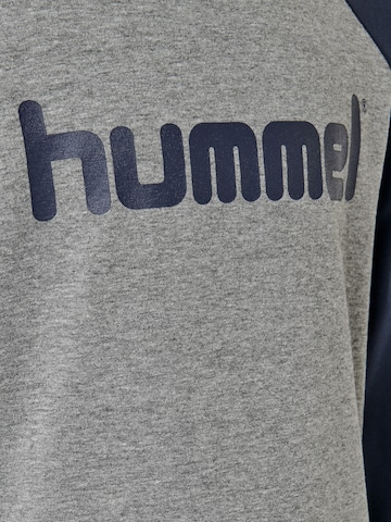 Hummel Λειτουργικό μπλουζάκι σε γκρι