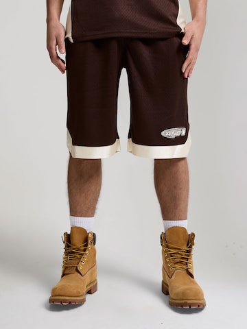 AND1 Szabványos Sportnadrágok 'Airtex' - barna: elől