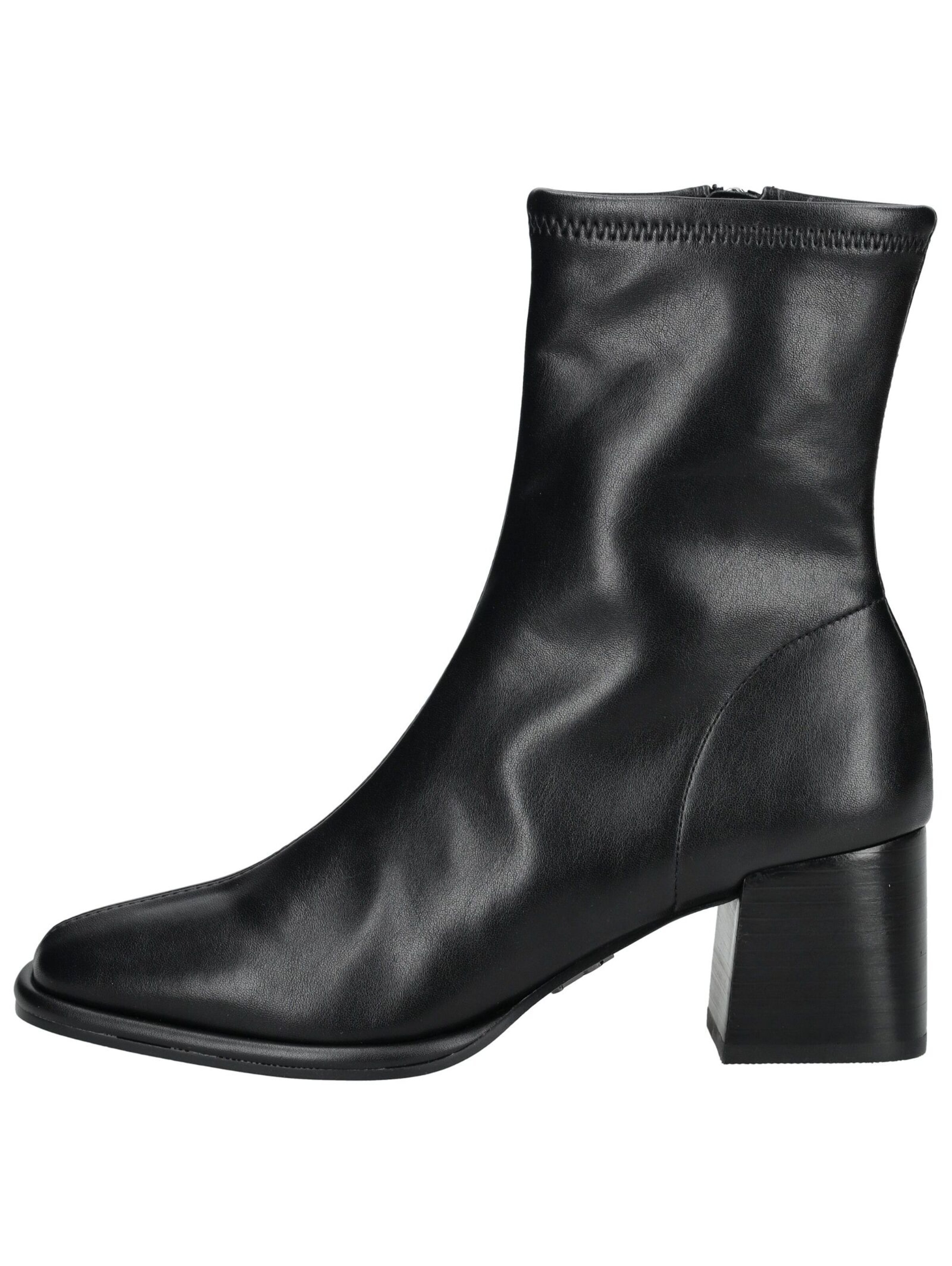 STEVE MADDEN Ankle boots in Black