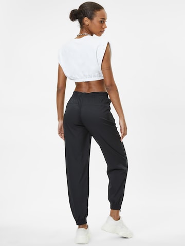 Tapered Pantaloni sportivi 'SUMMIT' di Girlfriend Collective in nero