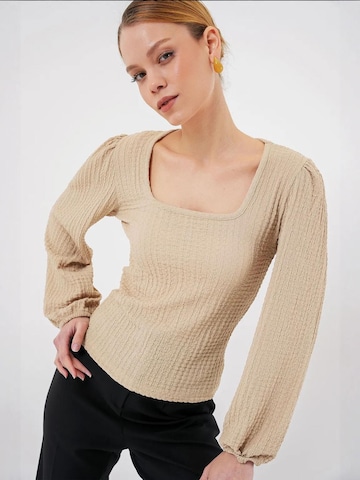 Bigdart Blouse in Beige