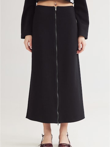 4TAILORS Hame 'Cheeky' värissä musta: etupuoli