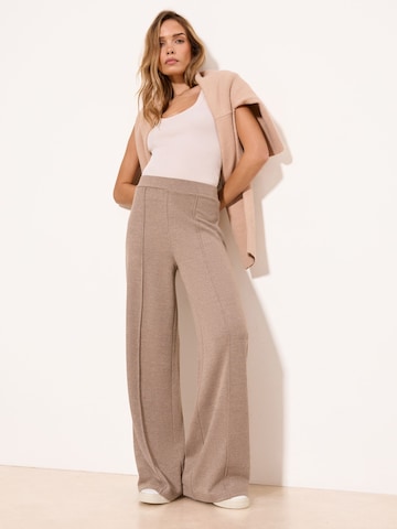 Wide leg Pantaloni de la Lipsy pe maro