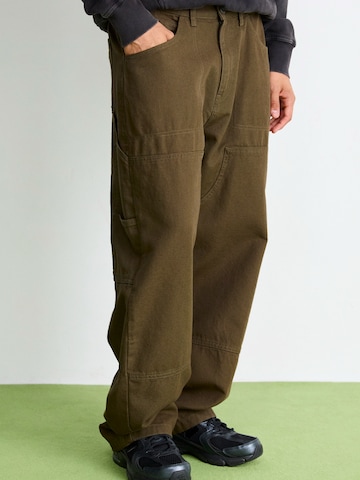 ALPHA INDUSTRIES Свободный крой Брюки-карго в Зеленый: спереди