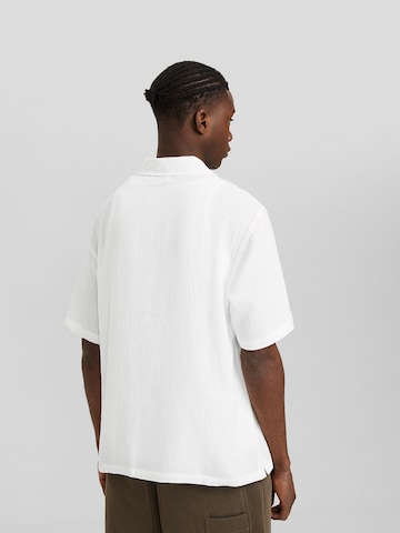 Bershka Regular fit Риза в бяло