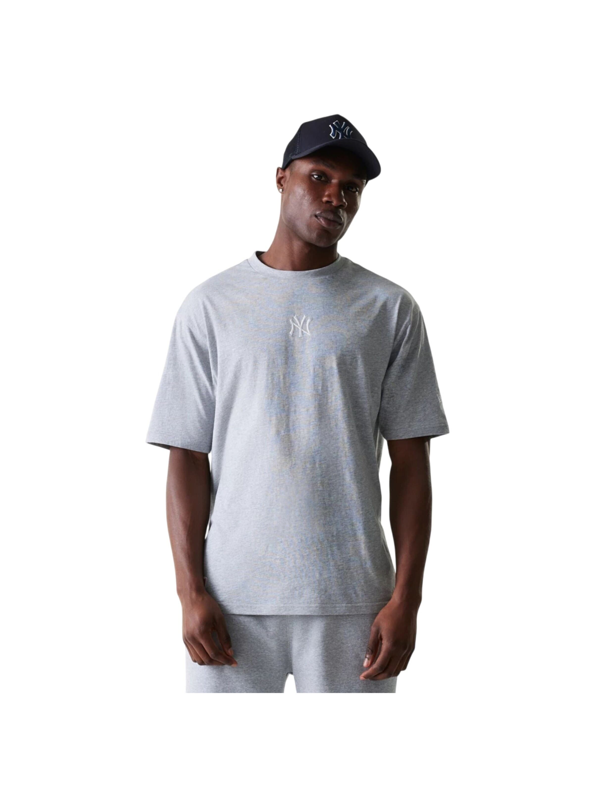 NEW ERA Shirt 'MLB Oversized League Essential New York Yankees' in Grey: front