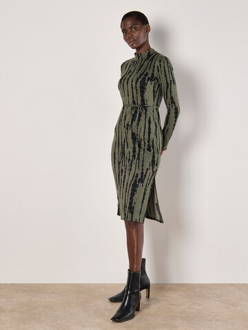 Robe ' ' Apricot en vert
