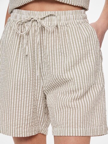 regular Pantaloni 'Sally' di PIECES in verde