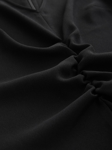 Robe Next en noir