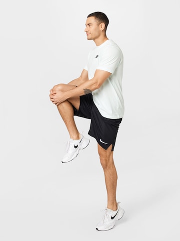 Regular Pantaloni sport de la NIKE pe negru