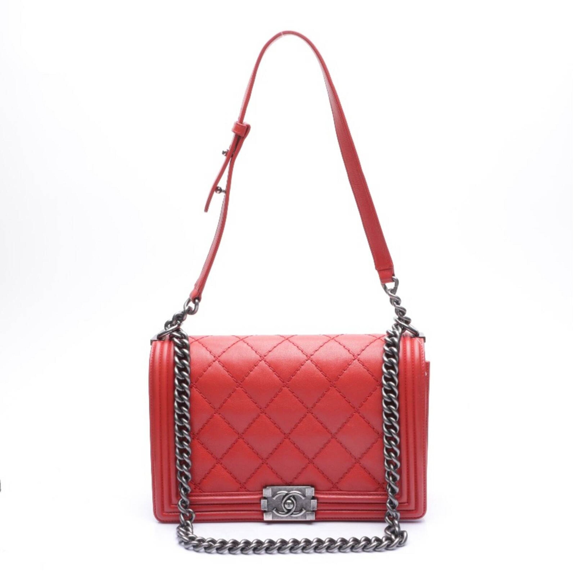 CHANEL Bag in One size in Red: front