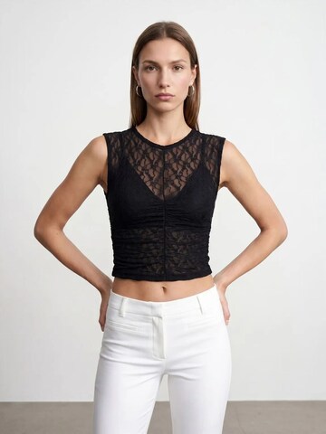 Dilvin Top in Zwart: voorkant