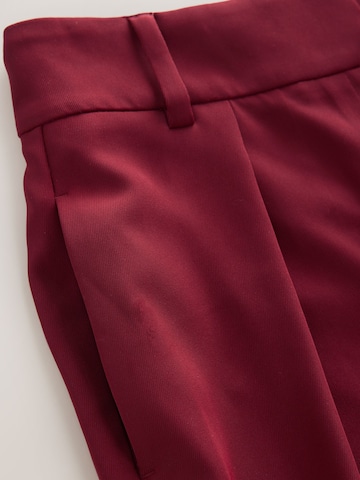 Wide leg Pantaloni cutați de la Next pe roșu