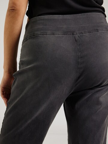 ONLY Carmakoma Flared Jeggings 'CARRoyal' i svart