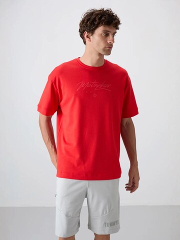 Tommy Life Shirt in Red: front