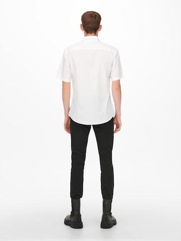 Only & Sons جينز مضبوط قميص 'Sane' بلون أبيض