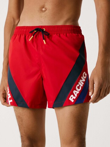 Pantaloncini da bagno di Red Bull Racing x Pepe Jeans in rosso: frontale