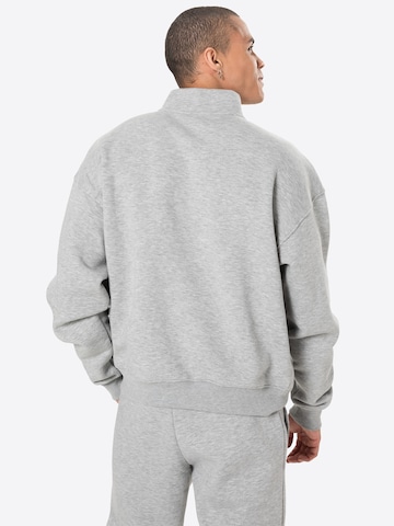 ABOUT YOU Limited Sweatshirt 'Mala' in Grau