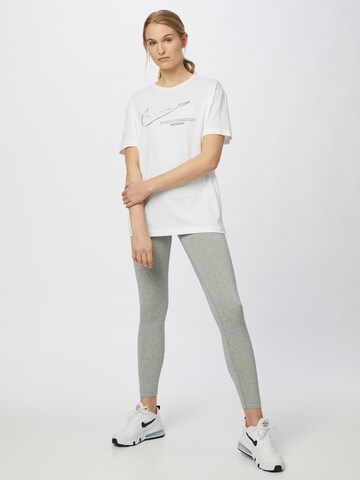 T-shirt 'Swoosh' Nike Sportswear en blanc