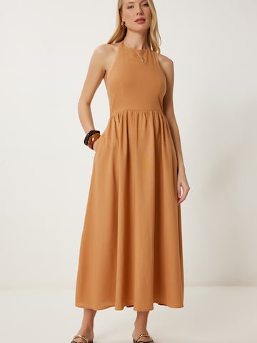 Happiness İstanbul Платье в Бежевый: спереди