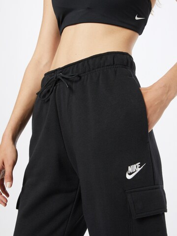 Nike Sportswear Tapered Hose in Schwarz