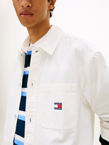 Tommy Jeans Демисезонная куртка 'ESSENTIAL' в Белый