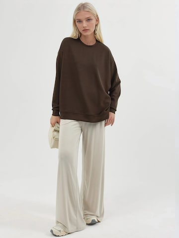 Busem Sweatshirt in Bruin