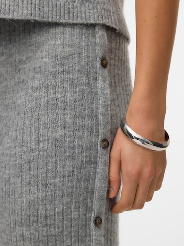 VERO MODA - Falda en gris