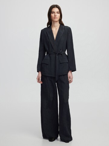 Ipekyol Blazer in Black: front