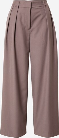 WEEKDAY Wide leg Pleat-front trousers 'Hazel' in Brown: front