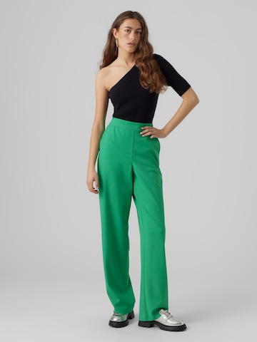 Regular Pantaloni 'LIS COOKIE' de la VERO MODA pe verde
