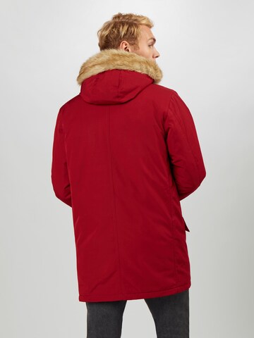 LEVI'S ® Regular Fit Parka 'Woodside Long Utility' in Rot